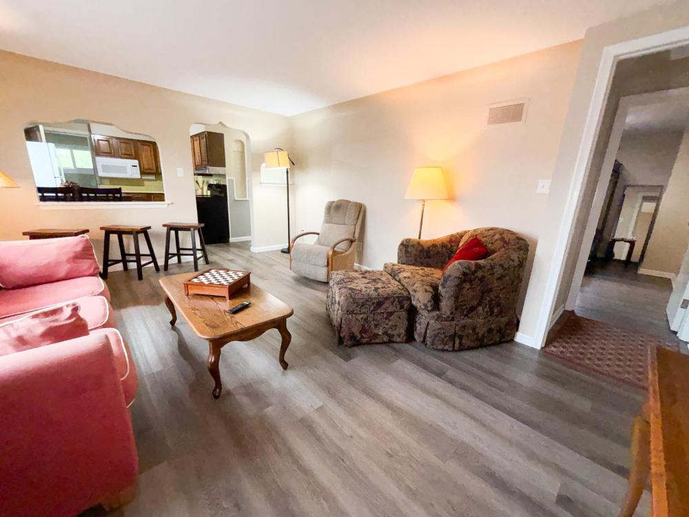 3 Bed, 1 Bath, Upper Flat